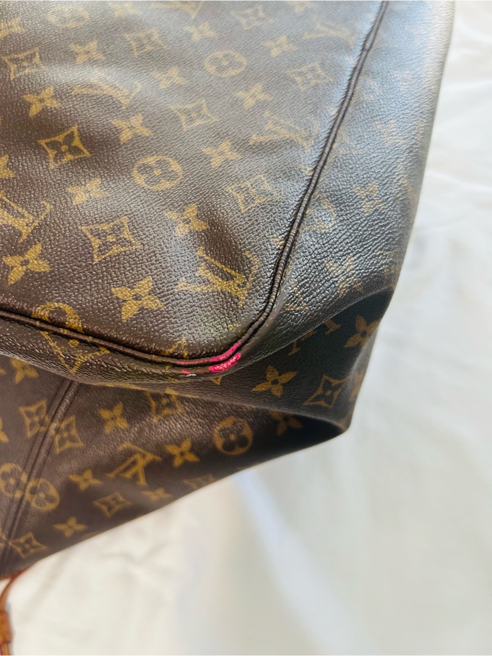 Louis Vuitton Neverfull GM 
❤️Bundle 2 items and save 10%❤️ - Picture 10 of 16